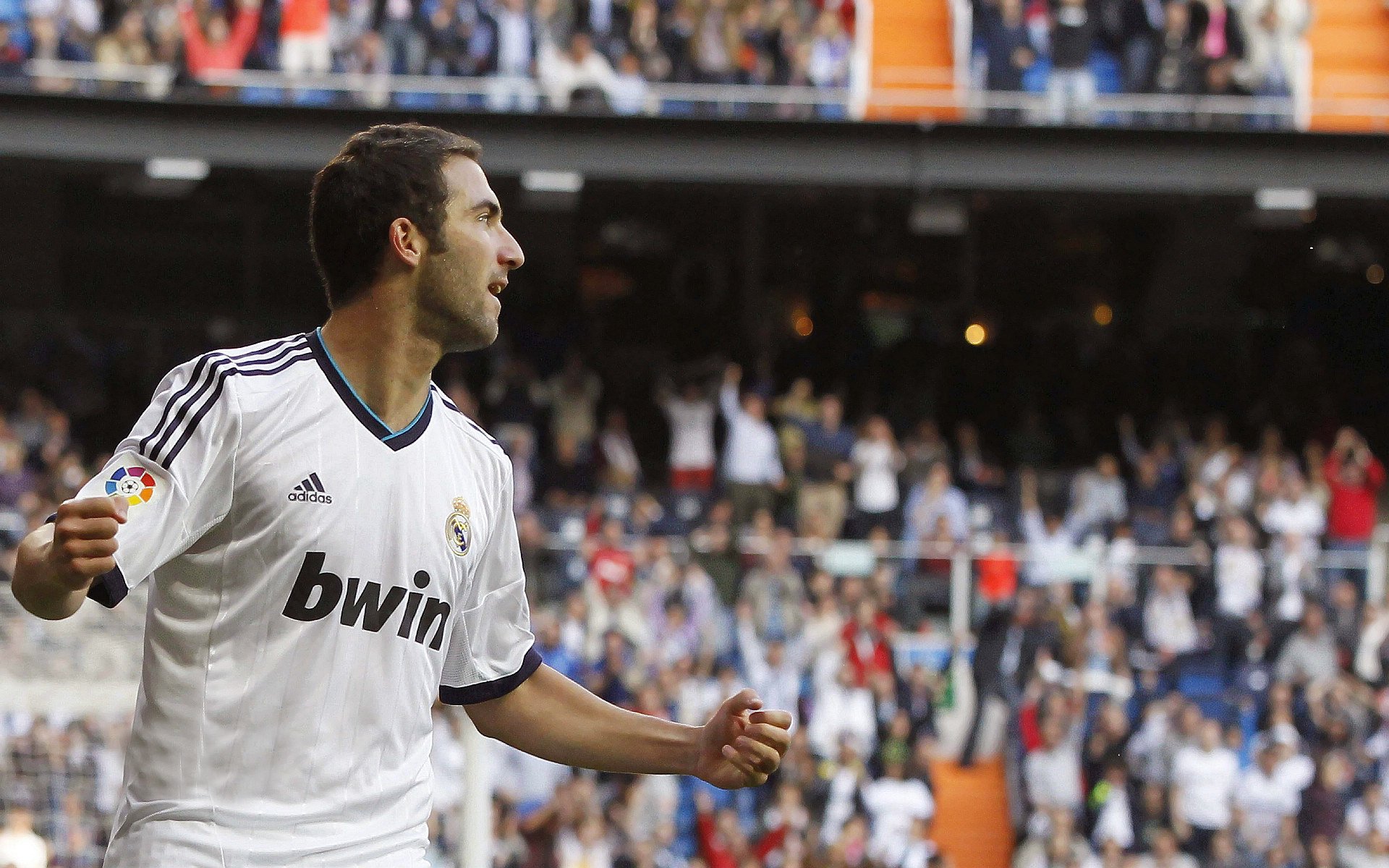 《英雄联盟》官方发布年度幕后花絮,粉丝期待爆棚,英雄联盟mv彩蛋